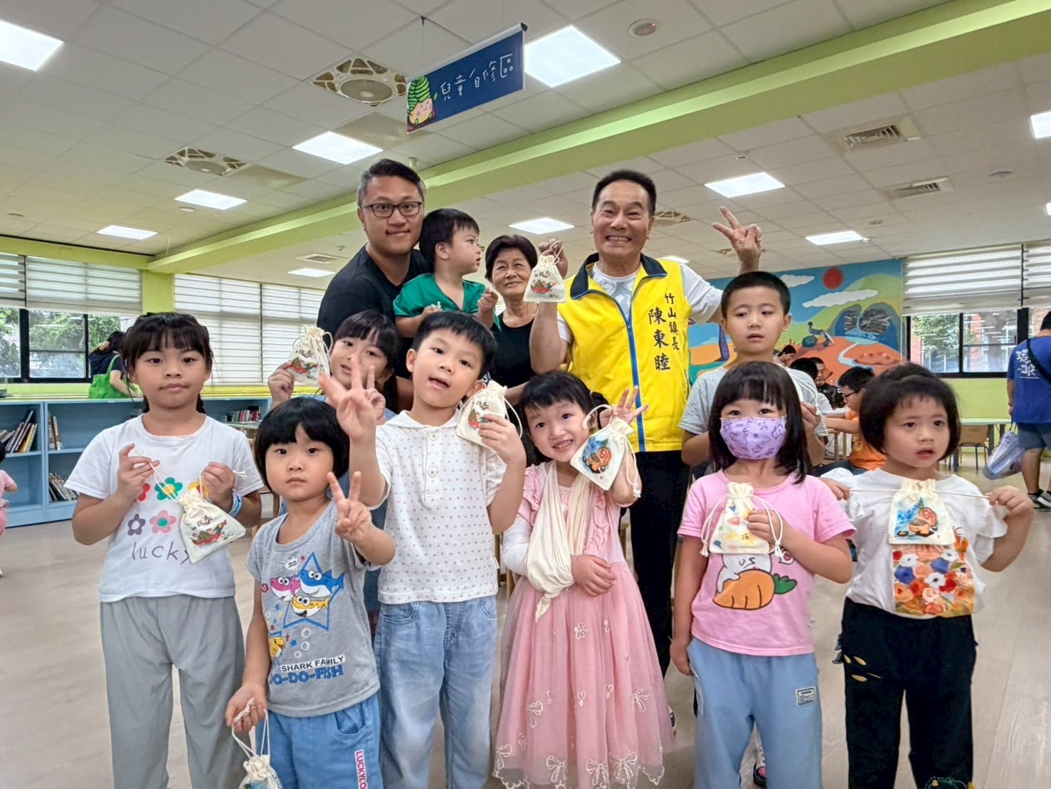 香包DIY、彩蛋闖關嗨翻天 竹山鎮親子館端午活動人氣旺