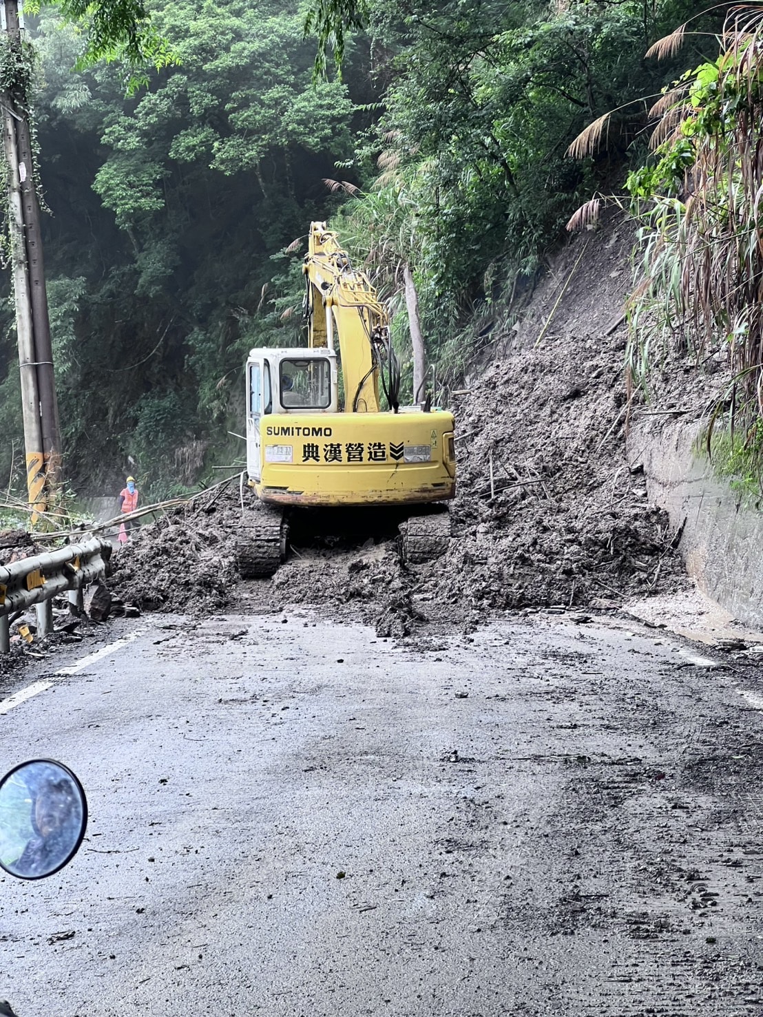 投89線邊坡不穩土石持續流竄　縣府搶修守護安全