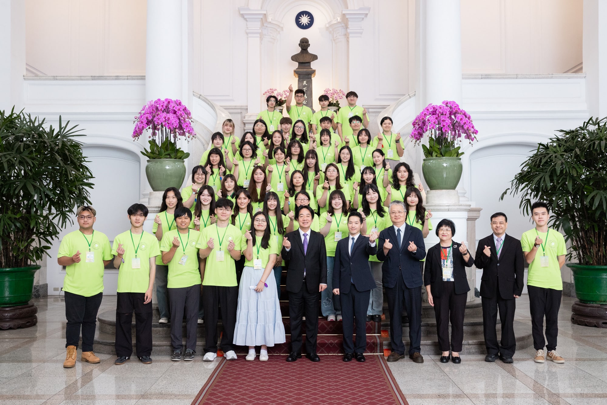 文藻USR志工團接受總統表揚 展現青年影響力 文藻USR志工團接受總統表揚 展現青年影響力
