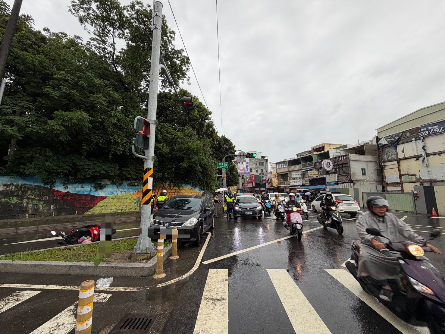 轎車擦撞機車，造成騎士不幸身亡。翻攝畫面