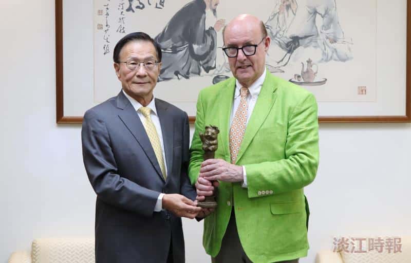 首對夫妻檔熊貓講者訪淡江大學　與校長葛煥昭、董事長張家宜共探AI教學與私校治理