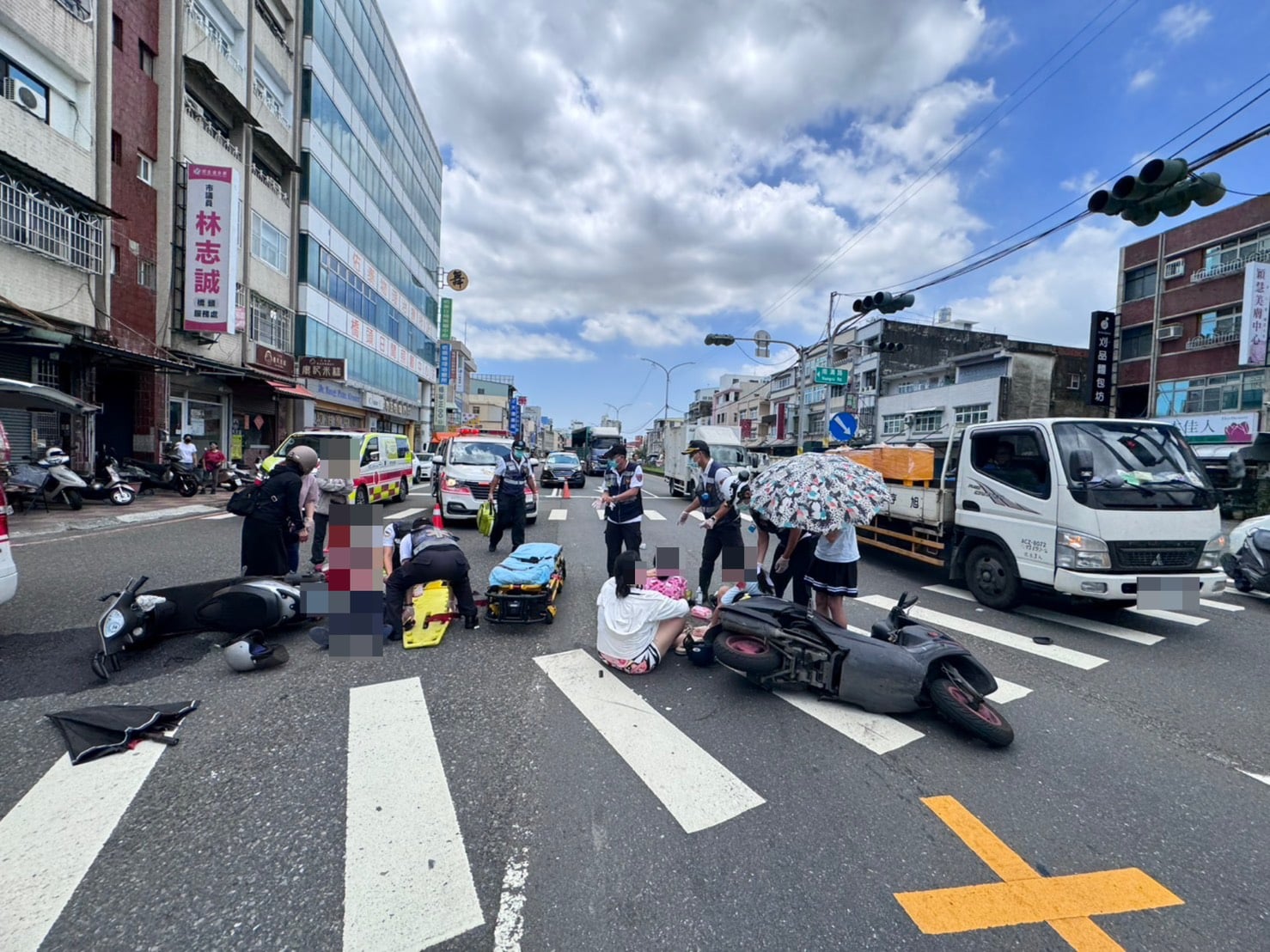 7旬翁闖紅燈撞四貼母女　5人噴飛受傷他傷重不治
