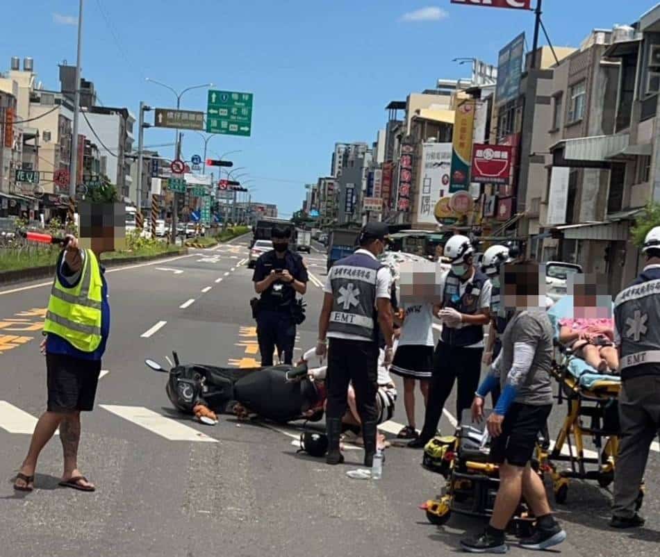 高雄市橋頭區昨中午發生2輛機車碰撞車禍，釀1死4傷。翻攝畫面