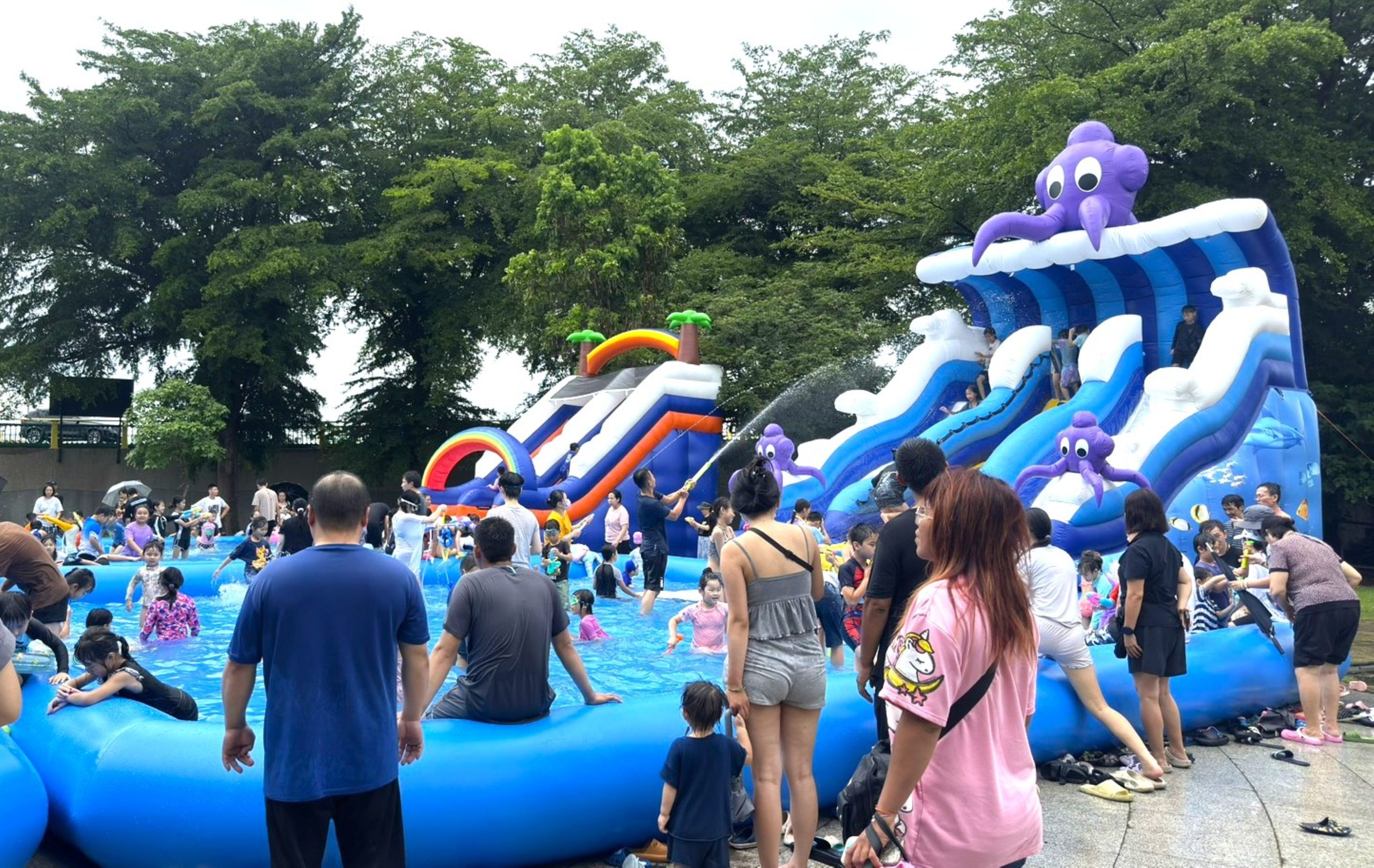 大里人潑水節打造夏日最強戲水派對 中市府林副秘書長與市民共享沁涼盛夏 大里人潑水節打造夏日最強戲水派對 中市府林副秘書長與市民共享沁涼盛夏