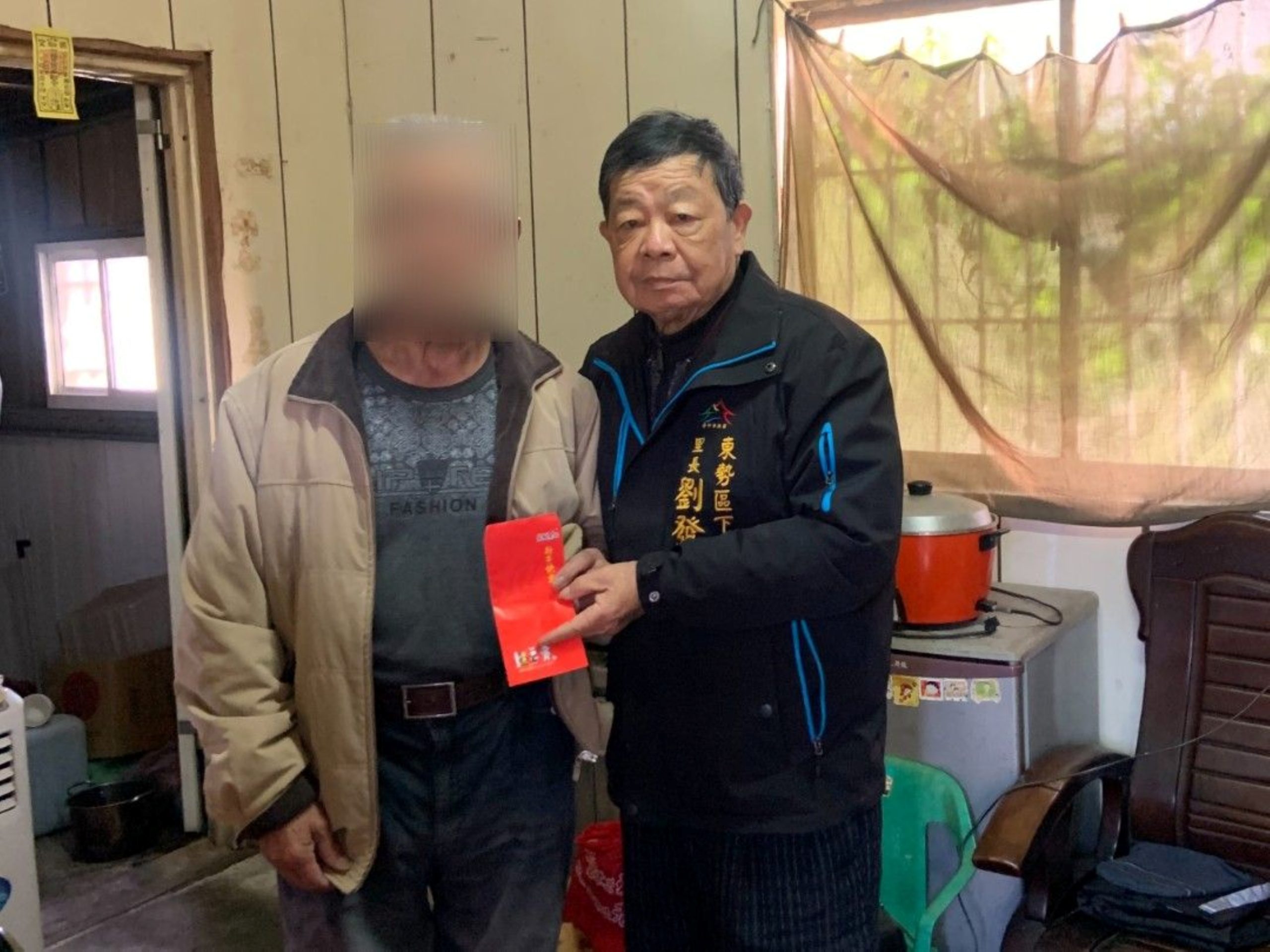 東勢下新里七連霸里長劉發現辭世　畢生奉獻地方建設　山城鄉親不捨送別