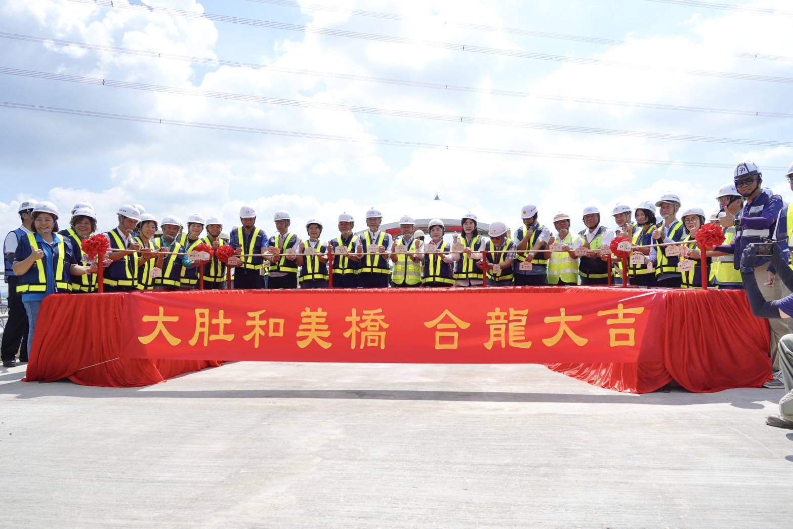 「大肚和美橋工程」迎重大里程碑！　中市建設局完成全橋合攏 33億大橋力拚10月通車