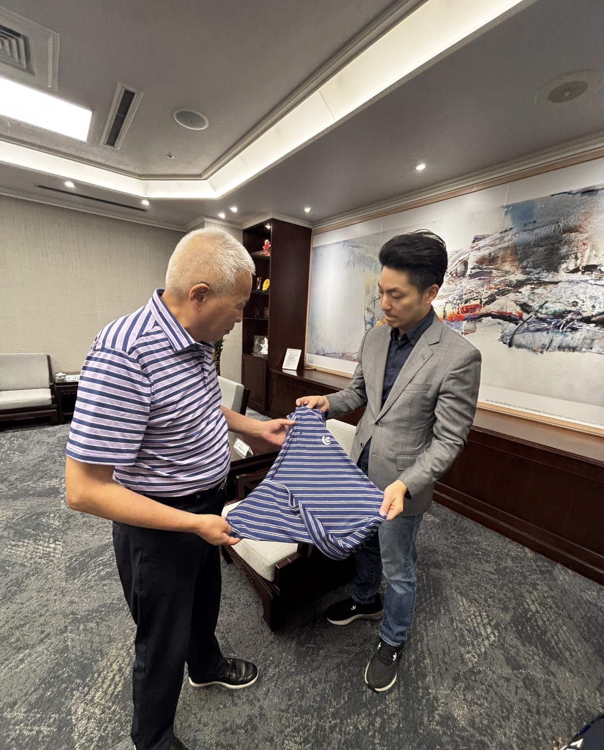 慶福基金會捐逾萬件涼爽衣 助北市弱勢清涼度夏