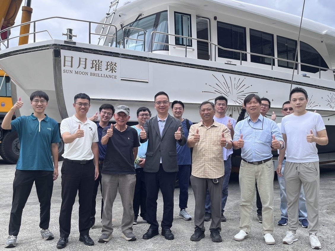 日月潭綠能觀光邁向新里程！  日管處全新電動公務船進行下水實測