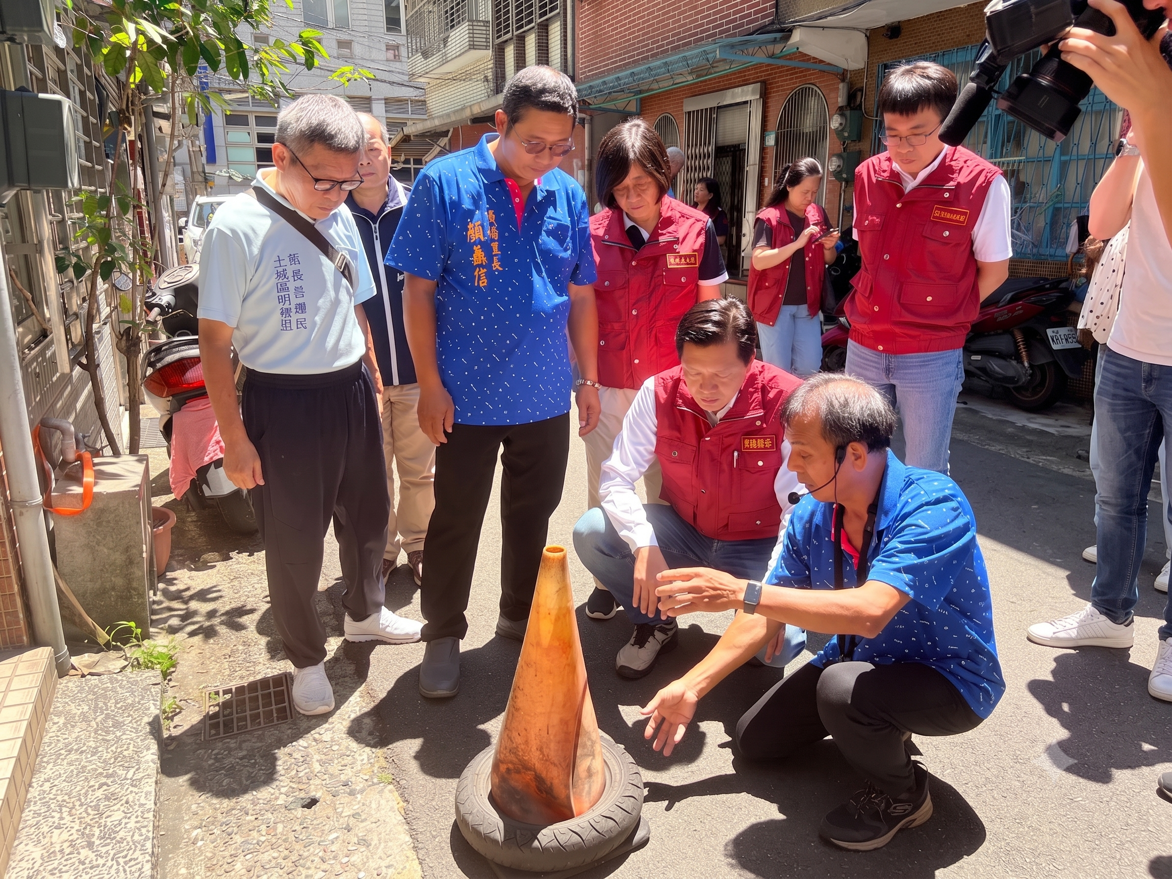 朱惕之副市長赴土城登革熱誓師大會 深入社區直擊隱藏孳生源 籲巡、倒、清、刷 朱惕之副市長赴土城登革熱誓師大會 深入社區直擊隱藏孳生源 籲巡、倒、清、刷
