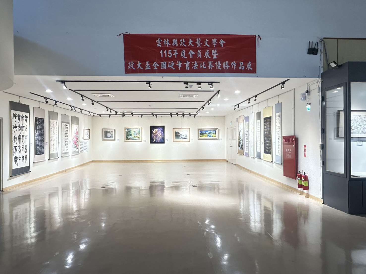 115年雲林縣政大藝文學會會員作品暨全國硬筆書法優勝作品展開幕 近百件精彩創作齊聚 展現地方藝文深耕成果 115年雲林縣政大藝文學會會員作品暨全國硬筆書法優勝作品展開幕 近百件精彩創作齊聚 展現地方藝文深耕成果