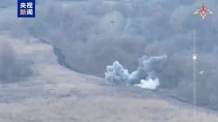 俄稱打擊烏軍工設施　烏稱打擊俄軍用機場