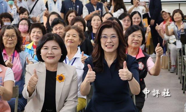 鄭麗文讚藍女力崛起　拉抬張嘉郡接棒張麗善