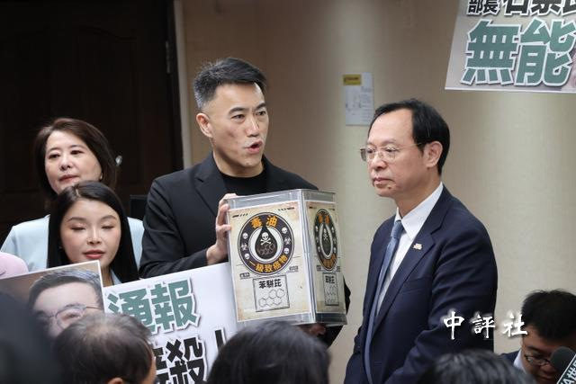 誰訂20%才須下架？藍白轟如新冠黑箱翻版