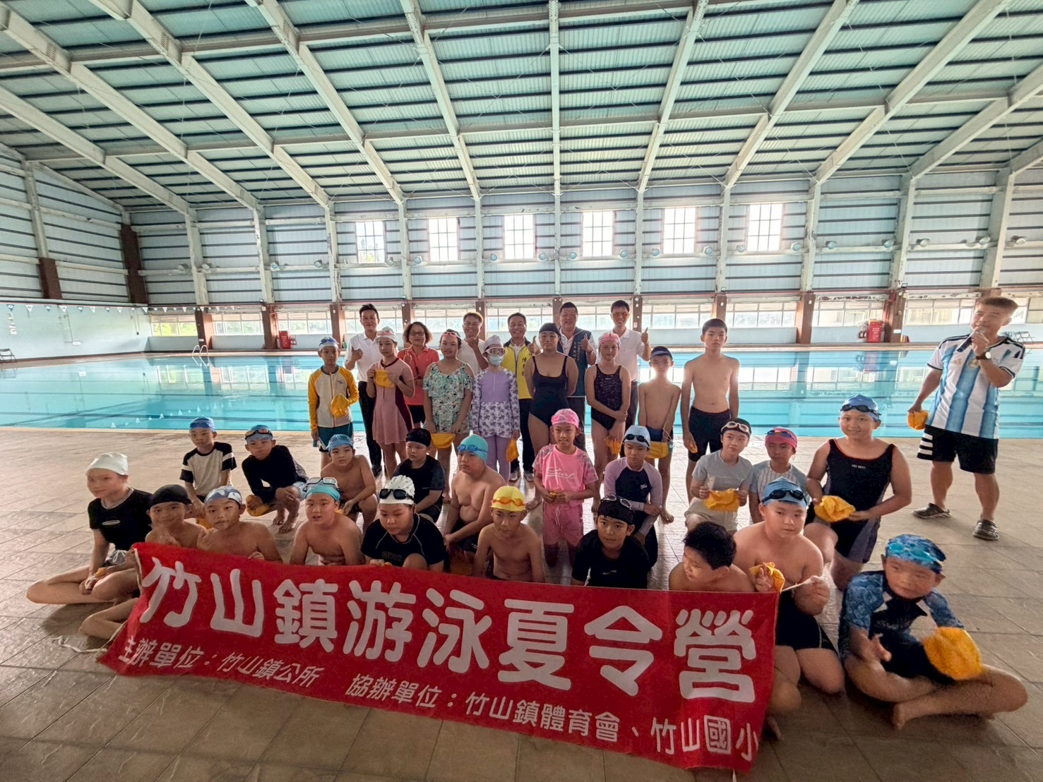竹山暑期游泳夏令營開跑 陪伴孩子快樂親水安全成長