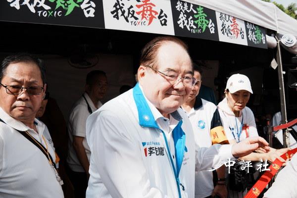 群眾湧入凱道 李乾龍探視絕食4人 群眾湧入凱道 李乾龍探視絕食4人