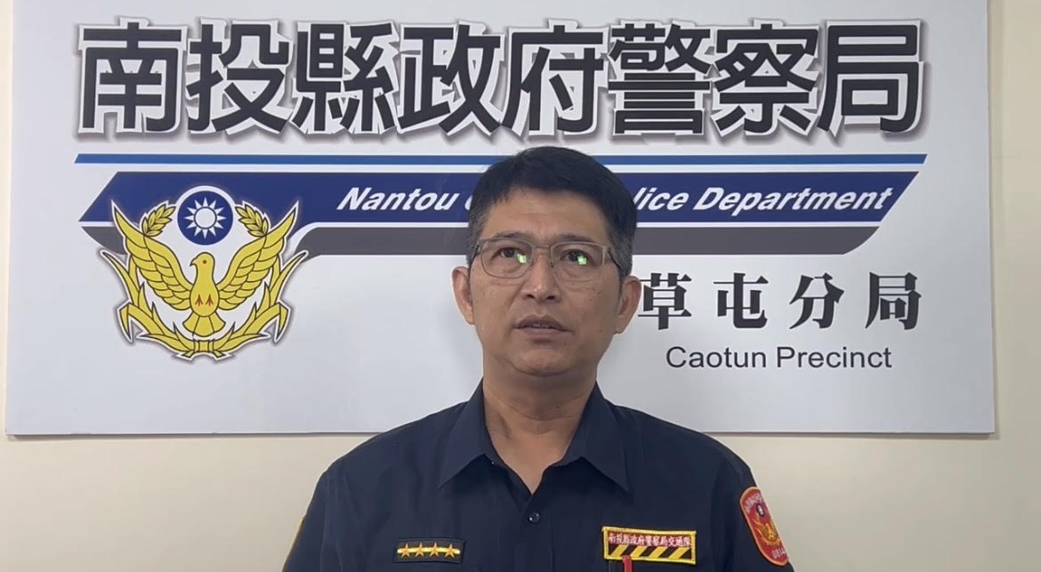 草屯鎮碧山路段發生2部自小客車行經路口未減速碰撞之交通事故