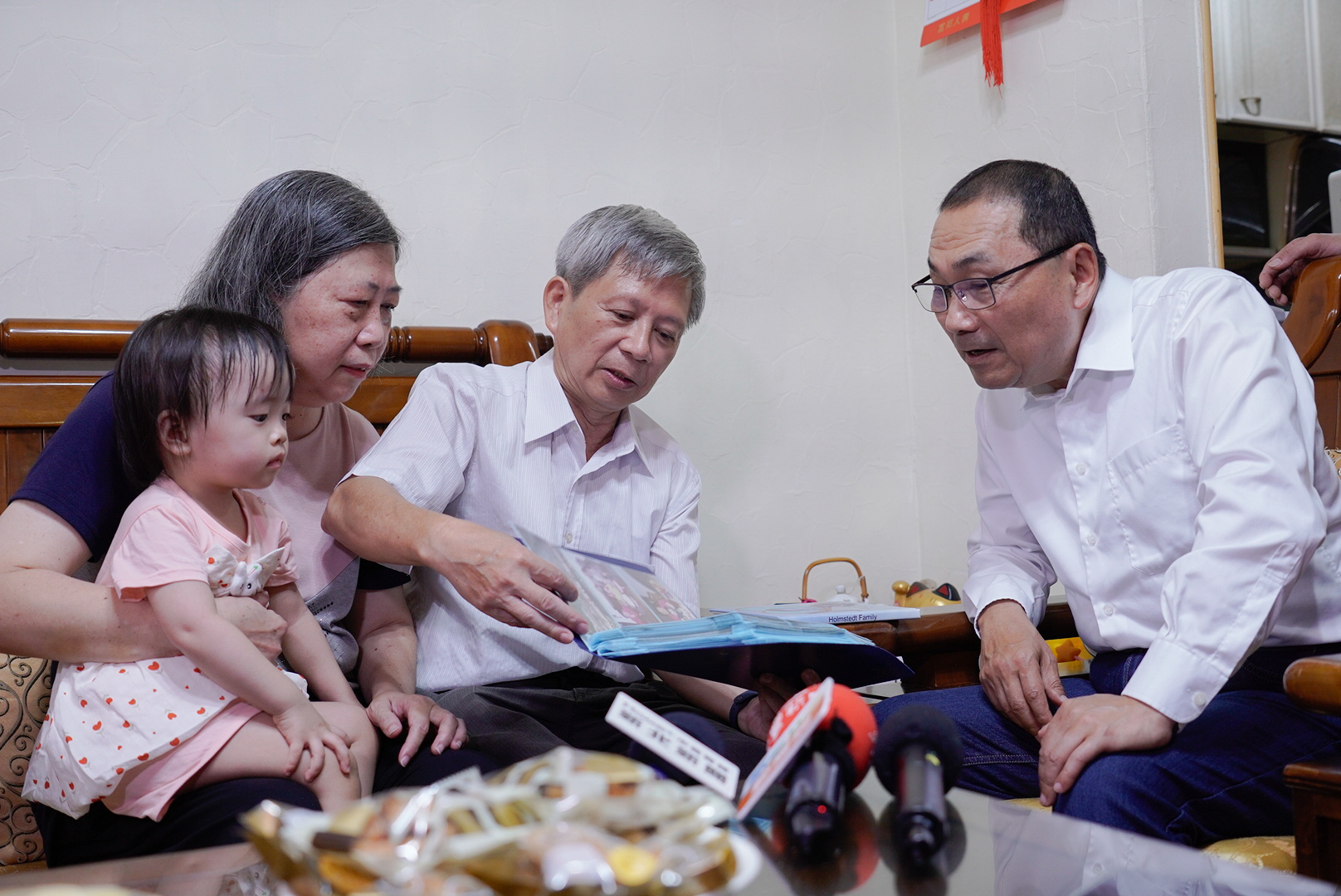 陳應興獲選新北模範父親　24年照顧16位寄養童　侯友宜拜訪稱讚其大愛精神
