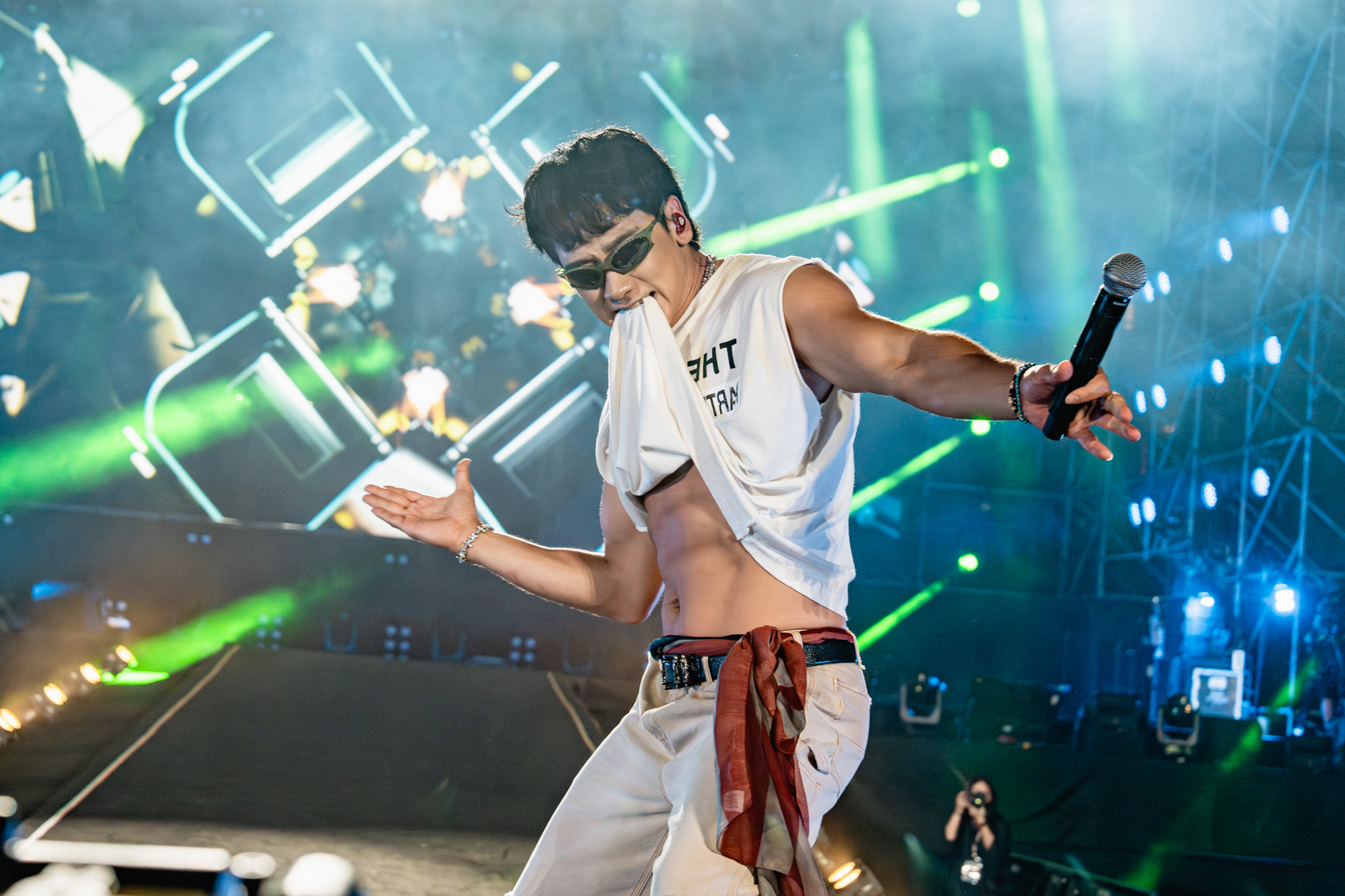 RAIN 咬衣秀腹肌 BTOB Ozone 接力炸裂第二天高雄啤酒節 吳宗憲認錯喊話把我當警惕