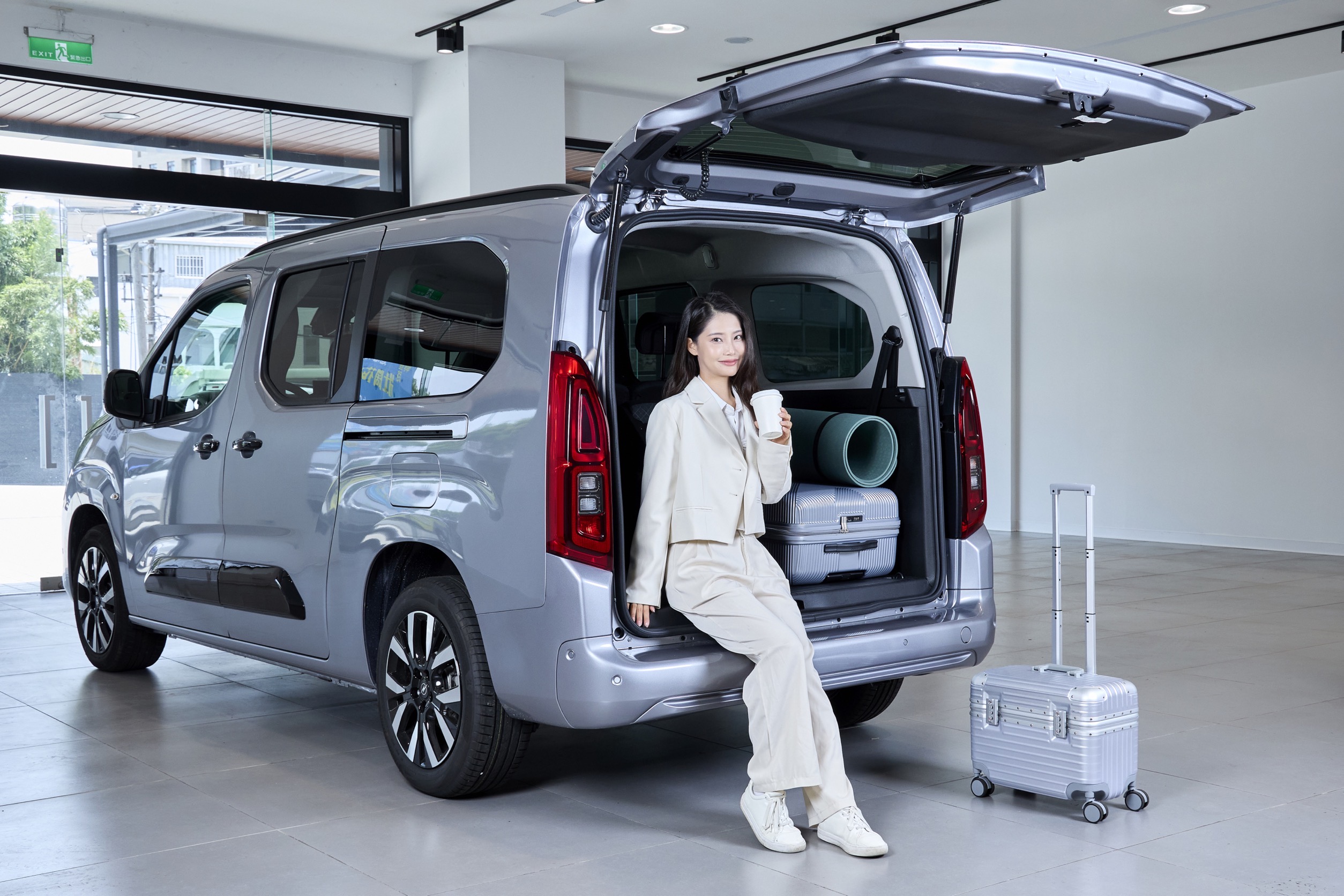 OPEL COMBO 全新「流光銀」車色七月中旬進駐展間