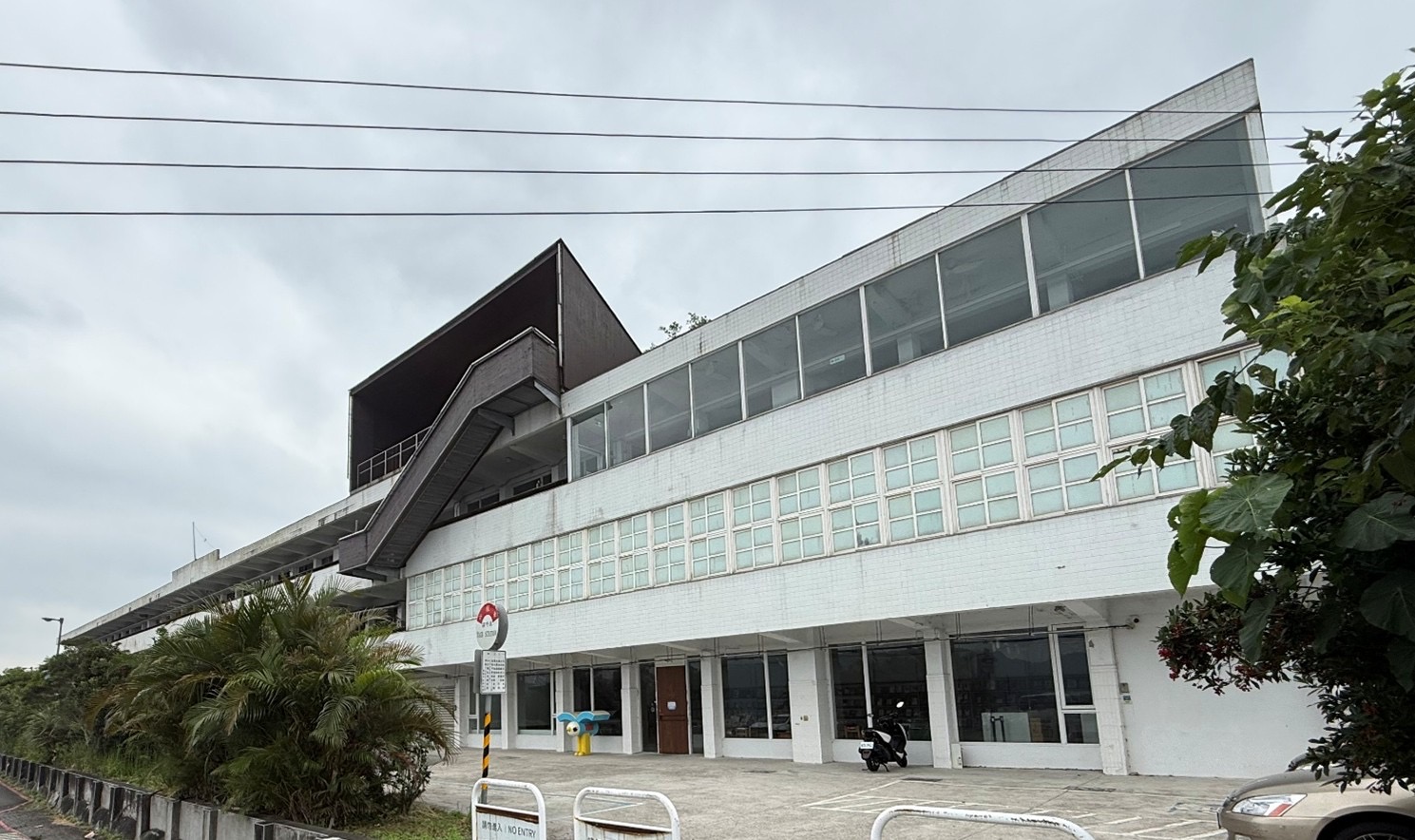 太平國小舊址青鳥書店熄燈 影視劇組進駐拍攝暫不開放