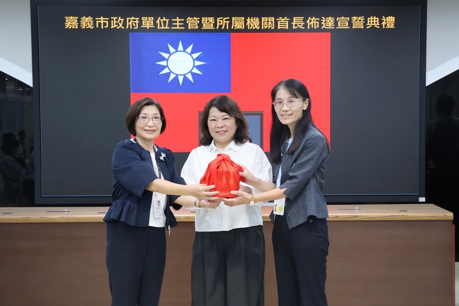 嘉市府副秘書長、財稅局長佈達宣誓　黃敏惠：打造有溫度的戰鬥團隊