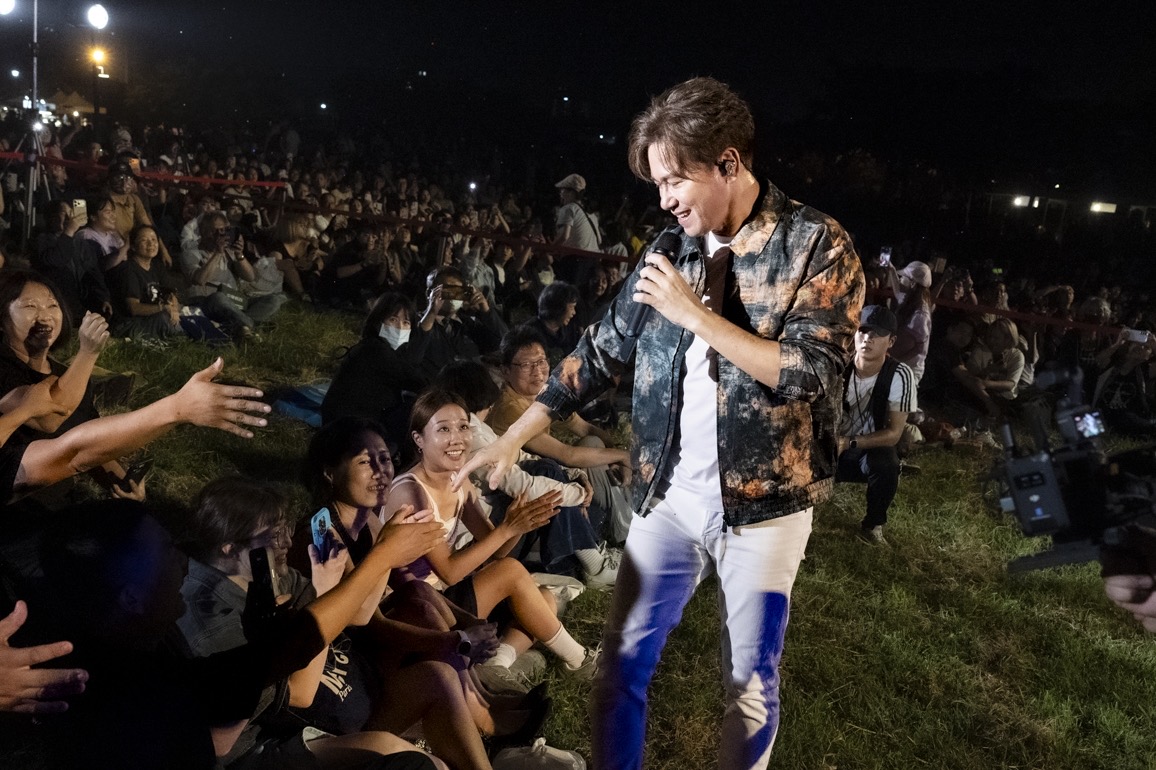 台東熱氣球光雕音樂會璀璨登場 李聖傑壓軸引萬人大合唱 台東熱氣球光雕音樂會璀璨登場 李聖傑壓軸引萬人大合唱