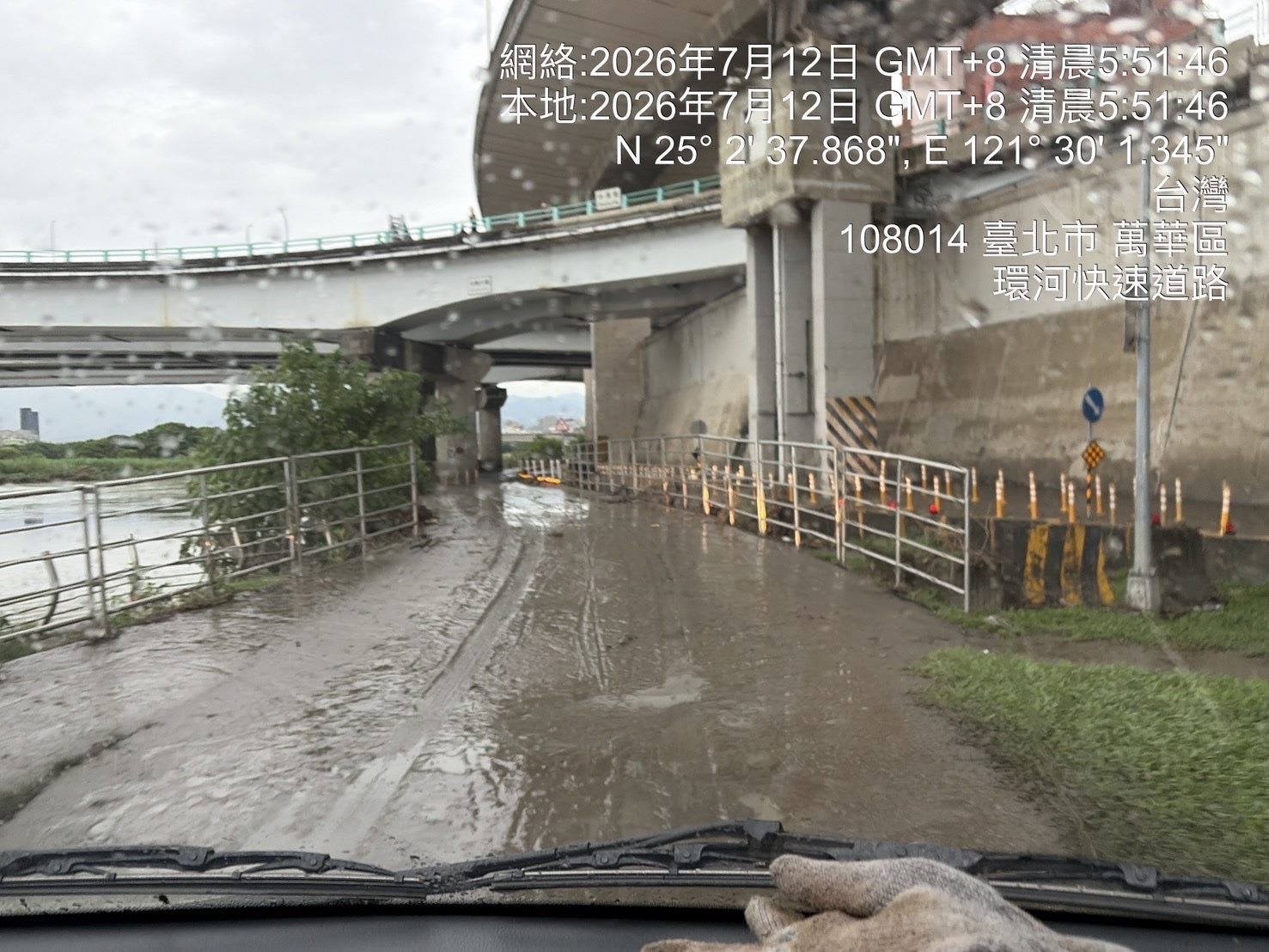 北市疏散門今起陸續開放 華翠至敦煌段因淤泥持續封閉 北市疏散門今起陸續開放 華翠至敦煌段因淤泥持續封閉
