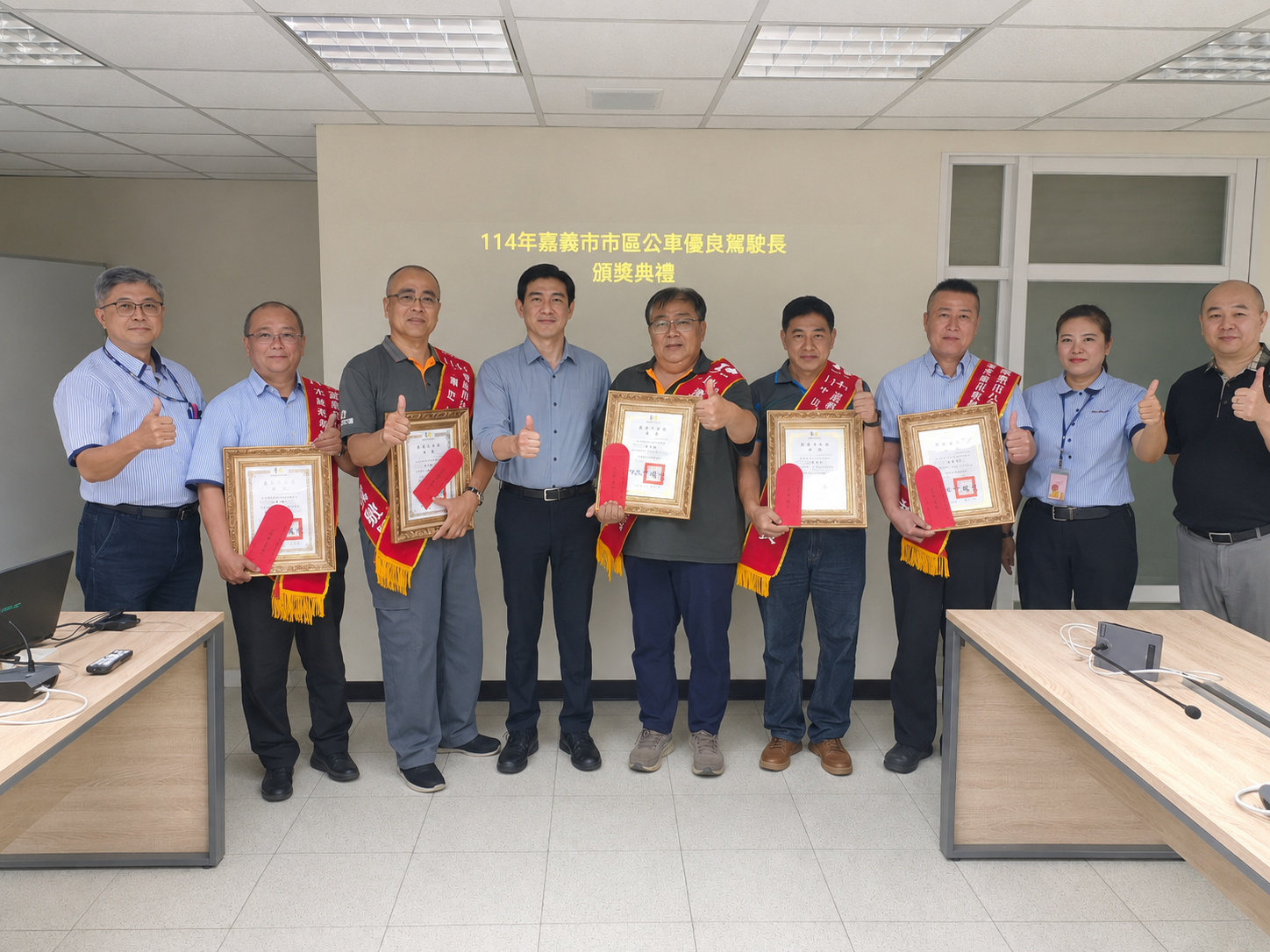 嘉義市表揚5位優良公車駕駛長 黃敏惠肯定守護市民行車安全