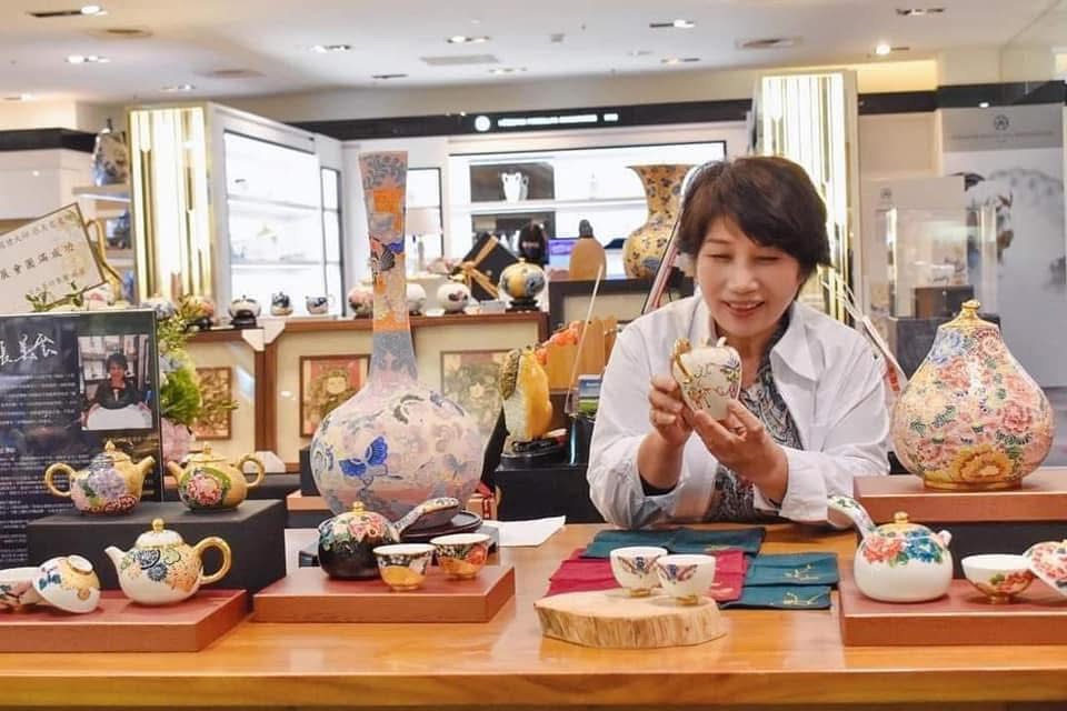 張美雲法華瓷融古創新一甲子 重現失傳280年技藝 極富當代工藝藝術價值 thumbnail