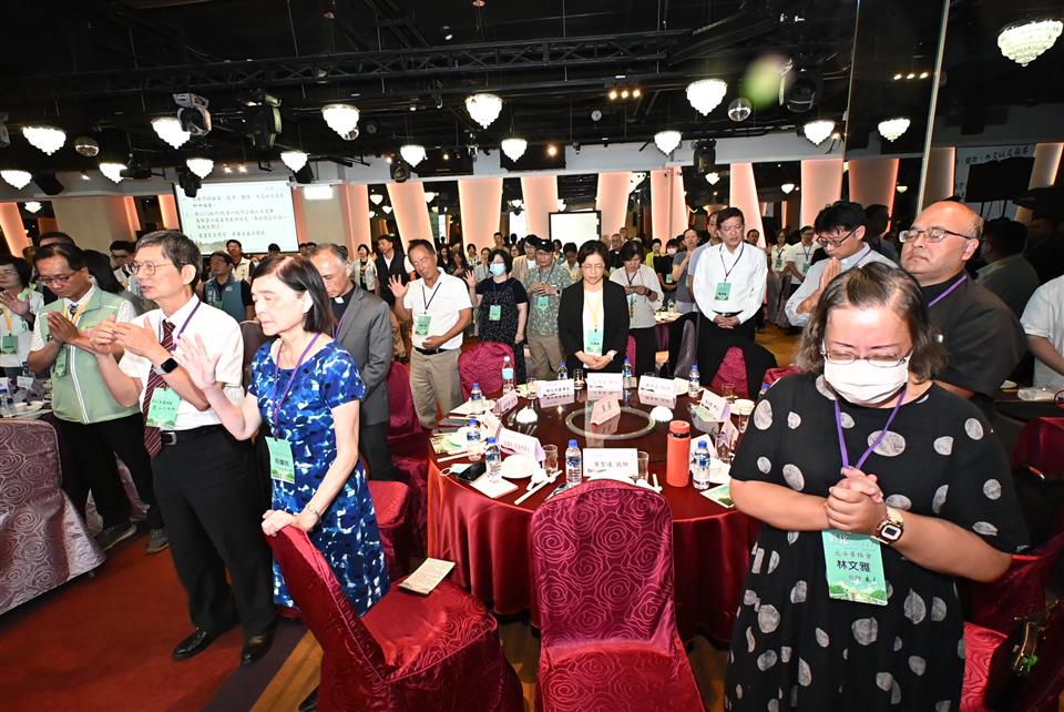 2026 彰化聯合祈禱餐會　縣長與百位牧者同心禱告　凝聚信仰力量共築幸福彰化