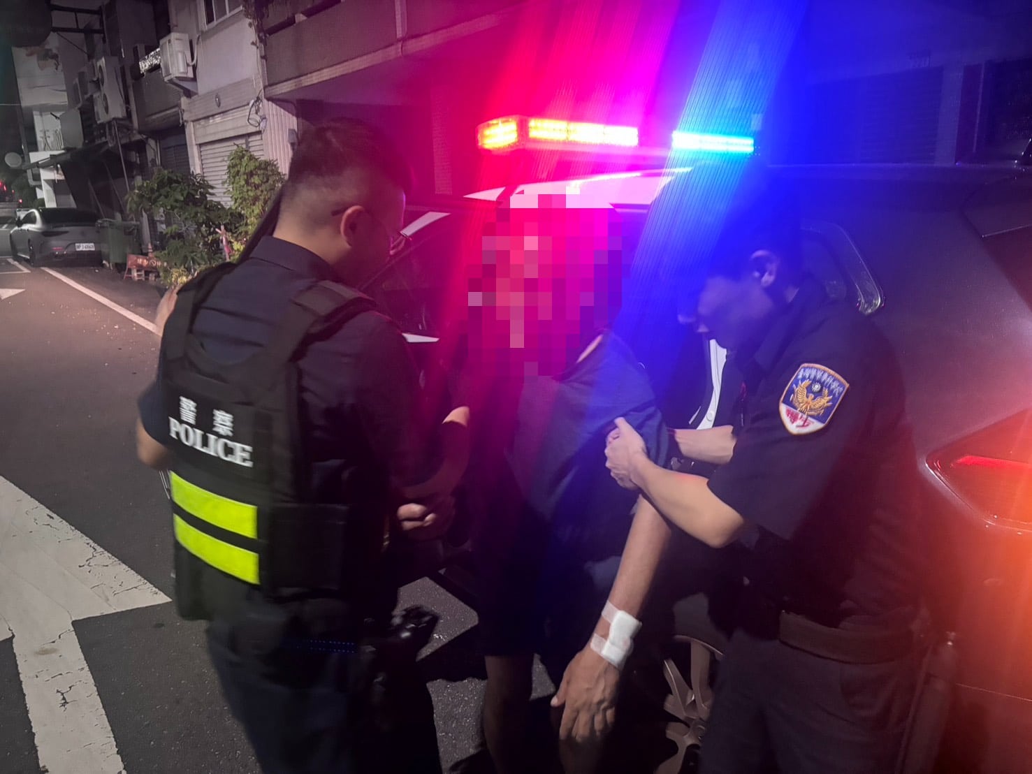 老翁深夜徘徊街頭　暖警化身回家引路人