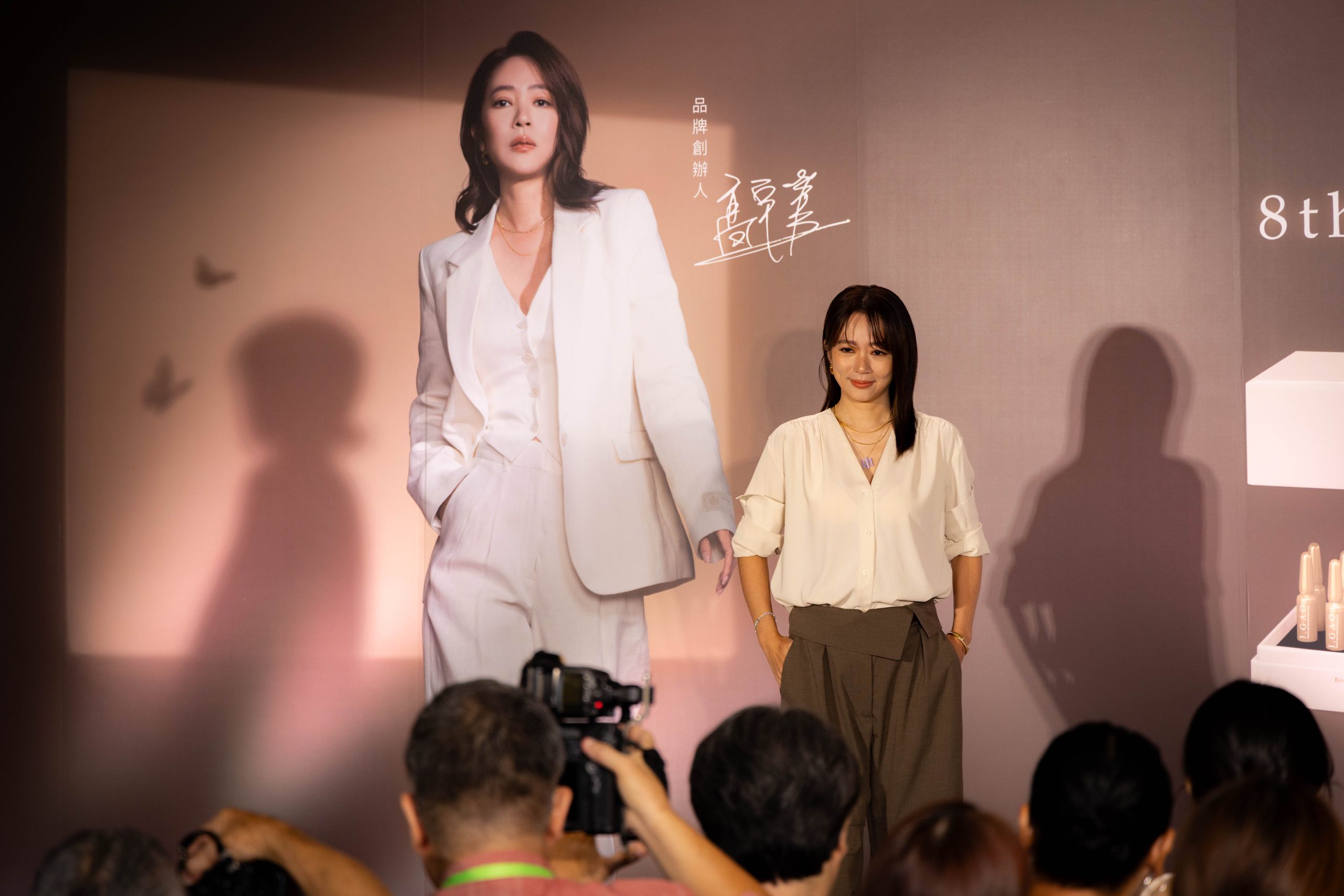 演藝圈跨界女王高宇蓁喜迎自家美妝保養品牌J.GAO邁向八周年　推出全新「微乳面膜」與「緊緻安瓶」新品