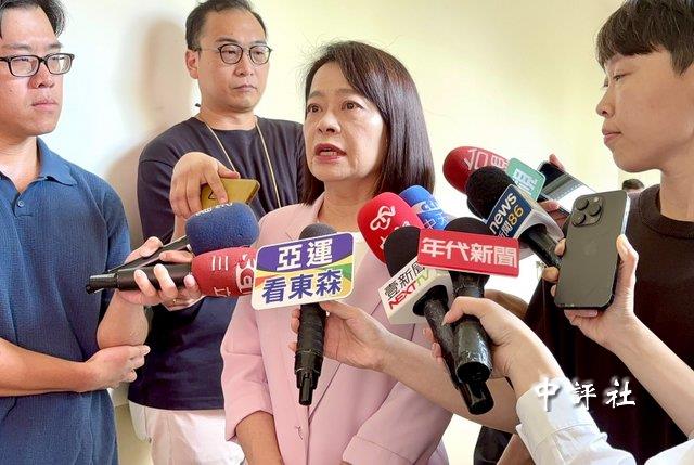 許宇甄挺傅崐萁缺席協商　盼政院懸崖勒馬