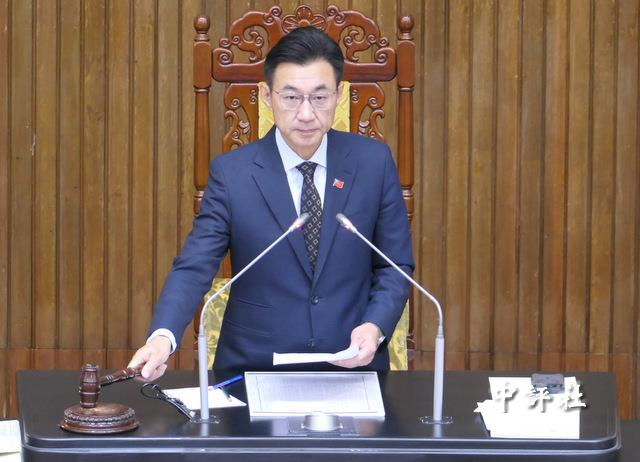 廣電法三讀　放寬黨政軍持股上限為1%