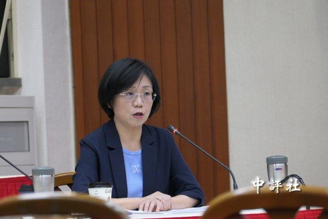 公務員赴陸探親須交親友名單　翁曉玲砲轟