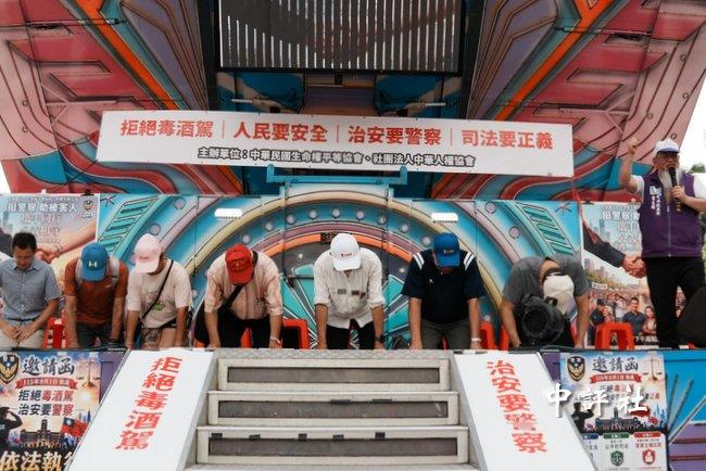 受害者凱道爭司法正義　家屬悲痛下跪