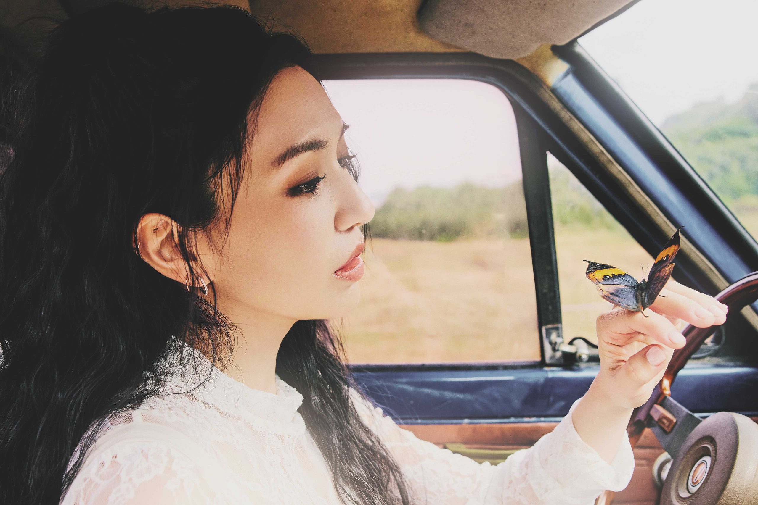小提琴手 JOYY 楊光愛正式站 C位 夢想打造自己的音樂宇宙 小提琴手 JOYY 楊光愛正式站 C位 夢想打造自己的音樂宇宙