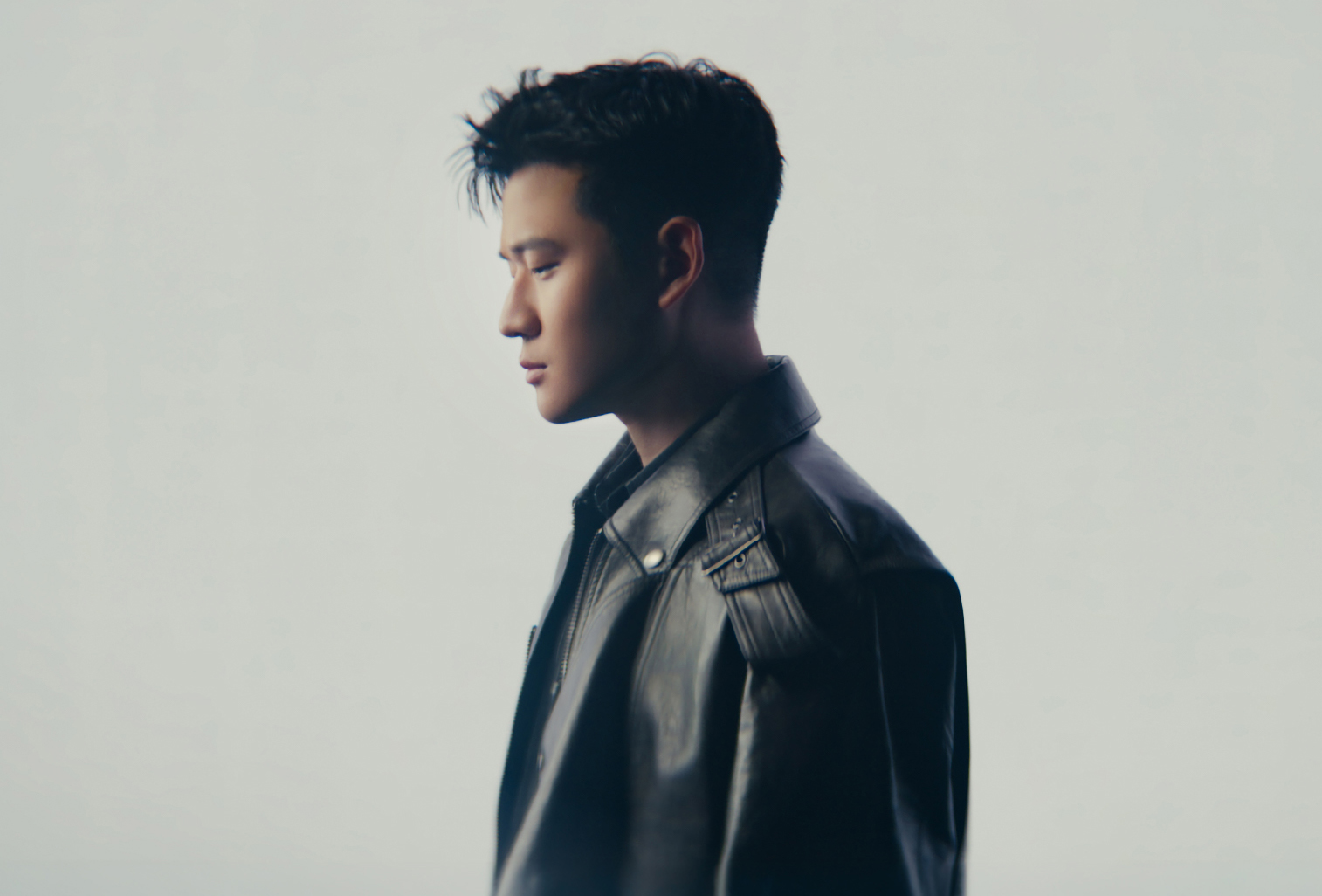 周興哲31歲回望12年演藝路喊「像衝刺一樣成長」 感嘆：以前的傷痕都是蛻變的殼