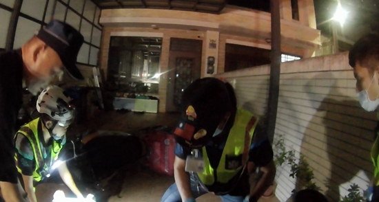 民眾騎車身體不適倒地　警急護送就醫