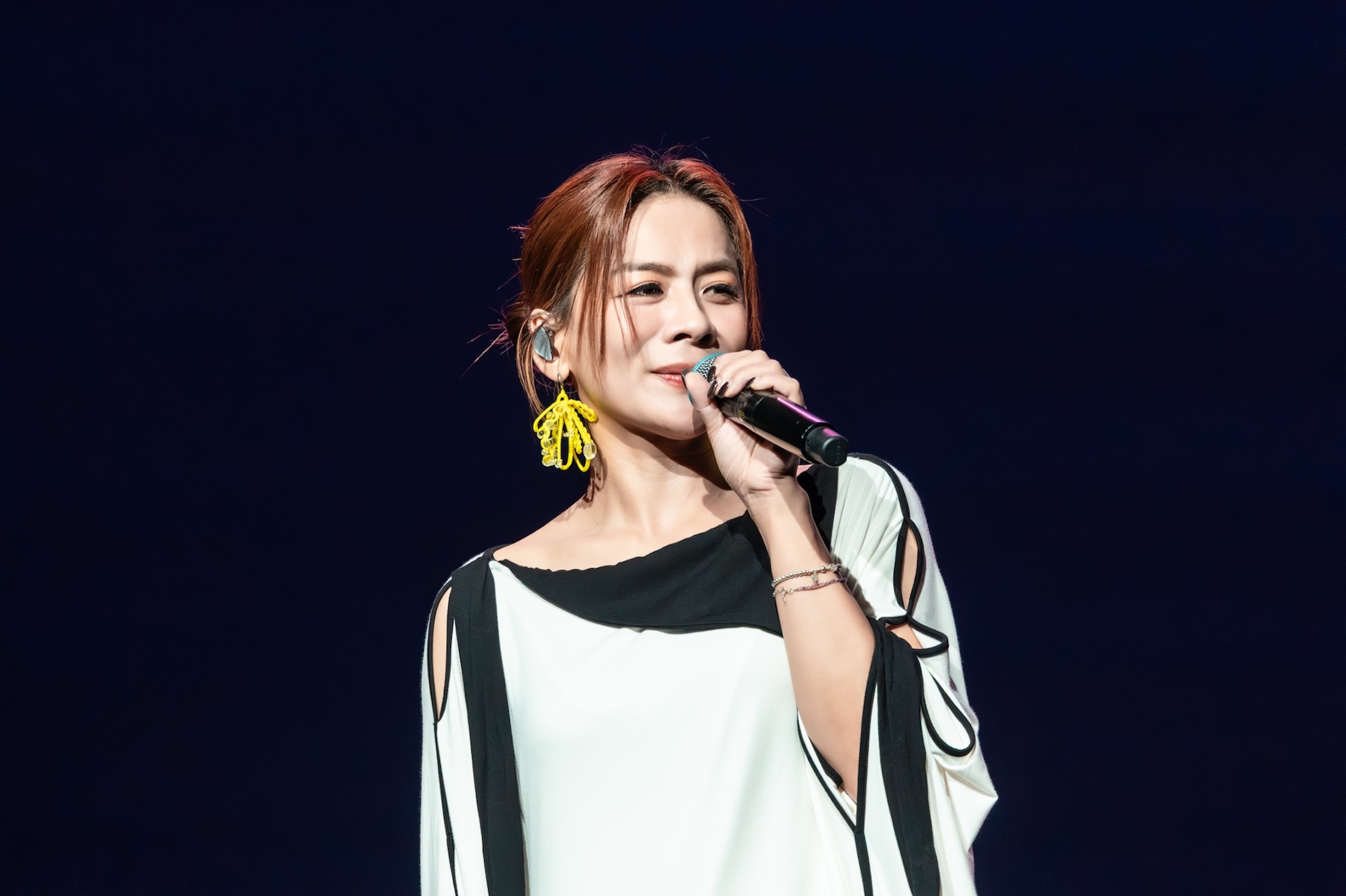 江美琪香氛噴霧演唱會飄香如入仙境 蹲舞台淚崩曾迷失怕再也不能唱
