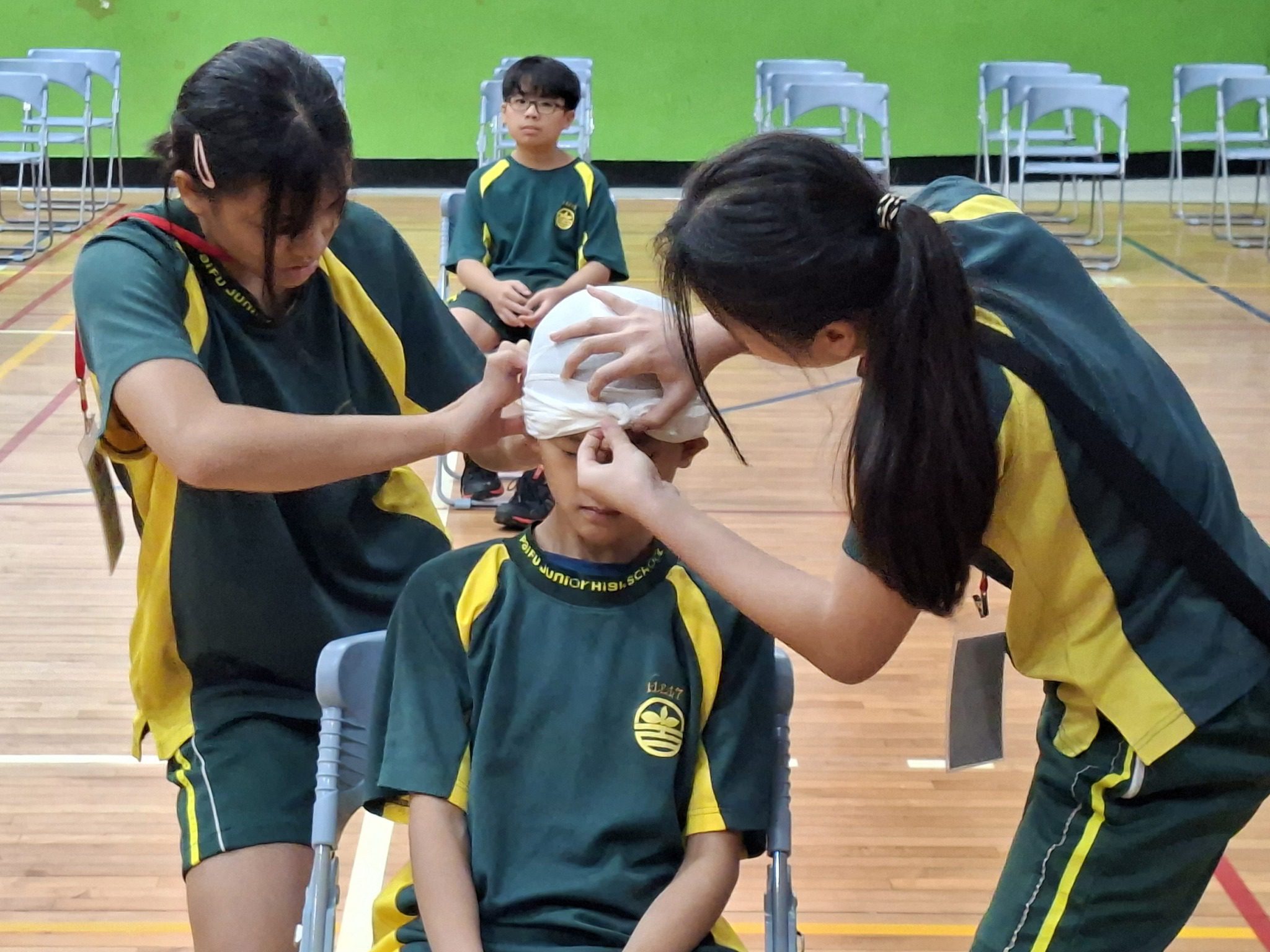 90 位學生變身救護小尖兵!「計分安妮」首度上場助攻精準訓練 90 位學生變身救護小尖兵!「計分安妮」首度上場助攻精準訓練