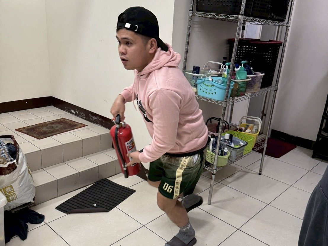 夜間火警不慌亂 基隆消防局為移工宿舍實兵演練