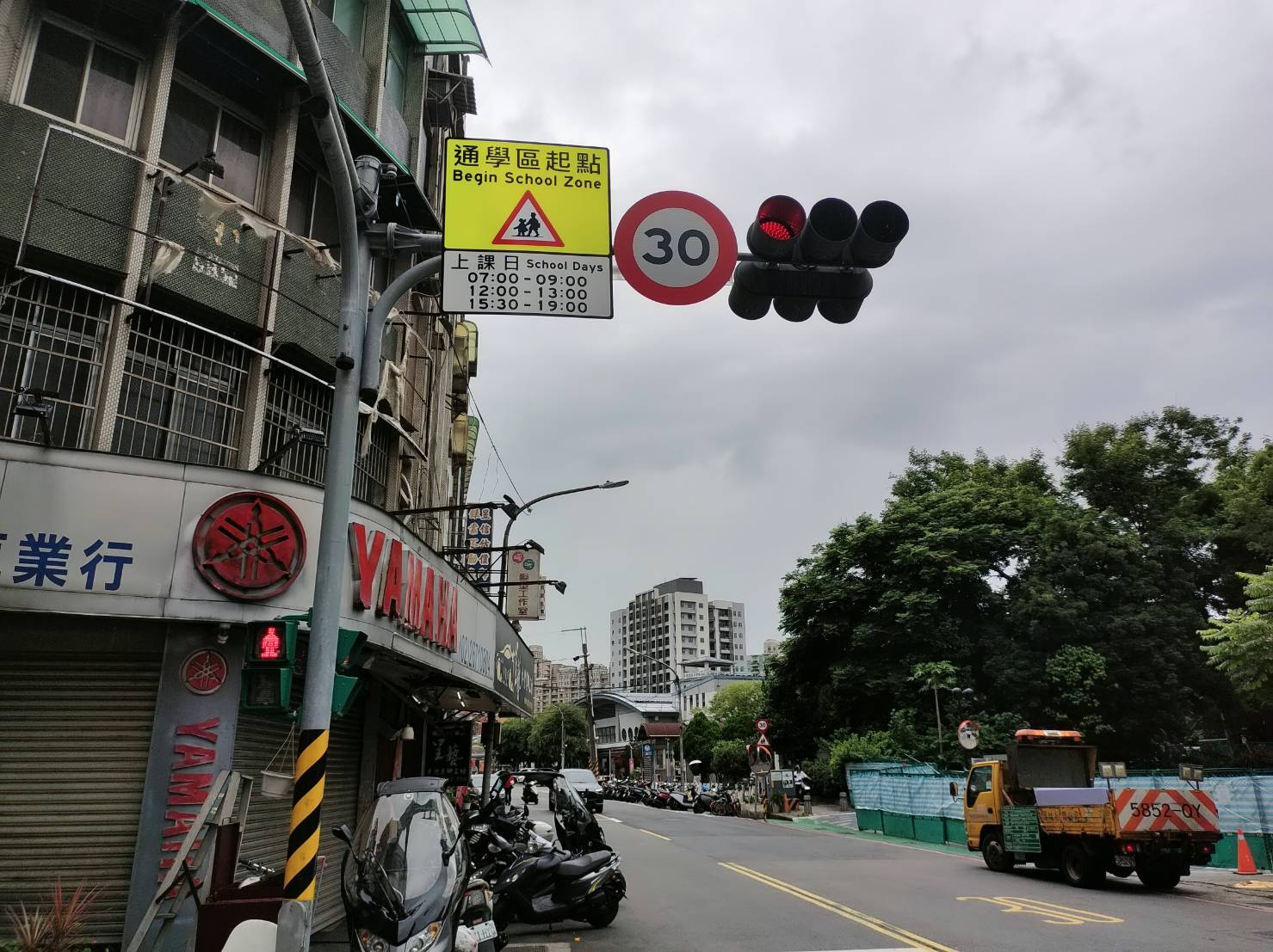 三峽北大國小重大車禍後　 新北市府強化周邊交通安全　導入行人優先區概念與實體減速設施