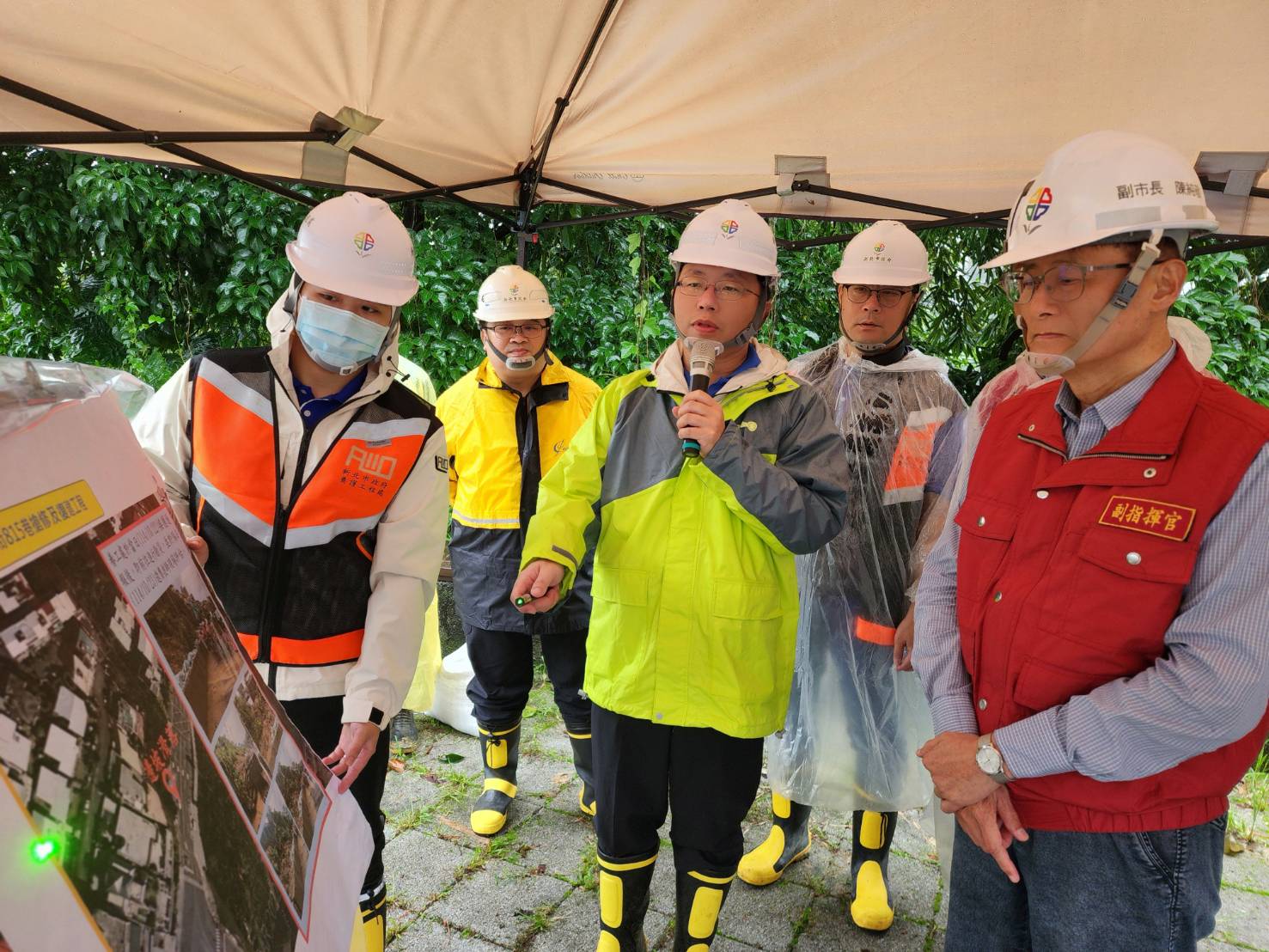 鳳凰颱風來襲　新北工務局啟動防颱整備　副市長陳純敬視察汐止康寧街復原工程