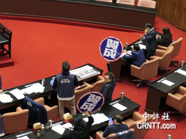 立院大戰藍白輾壓綠　譴責卓榮泰與吳釗燮