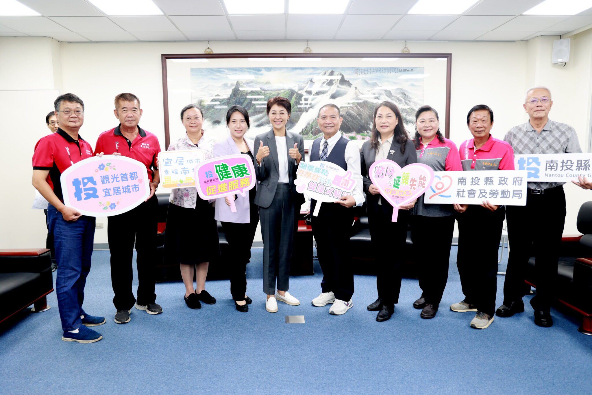 維瓦第捐贈血壓計　許淑華縣長頒感謝狀