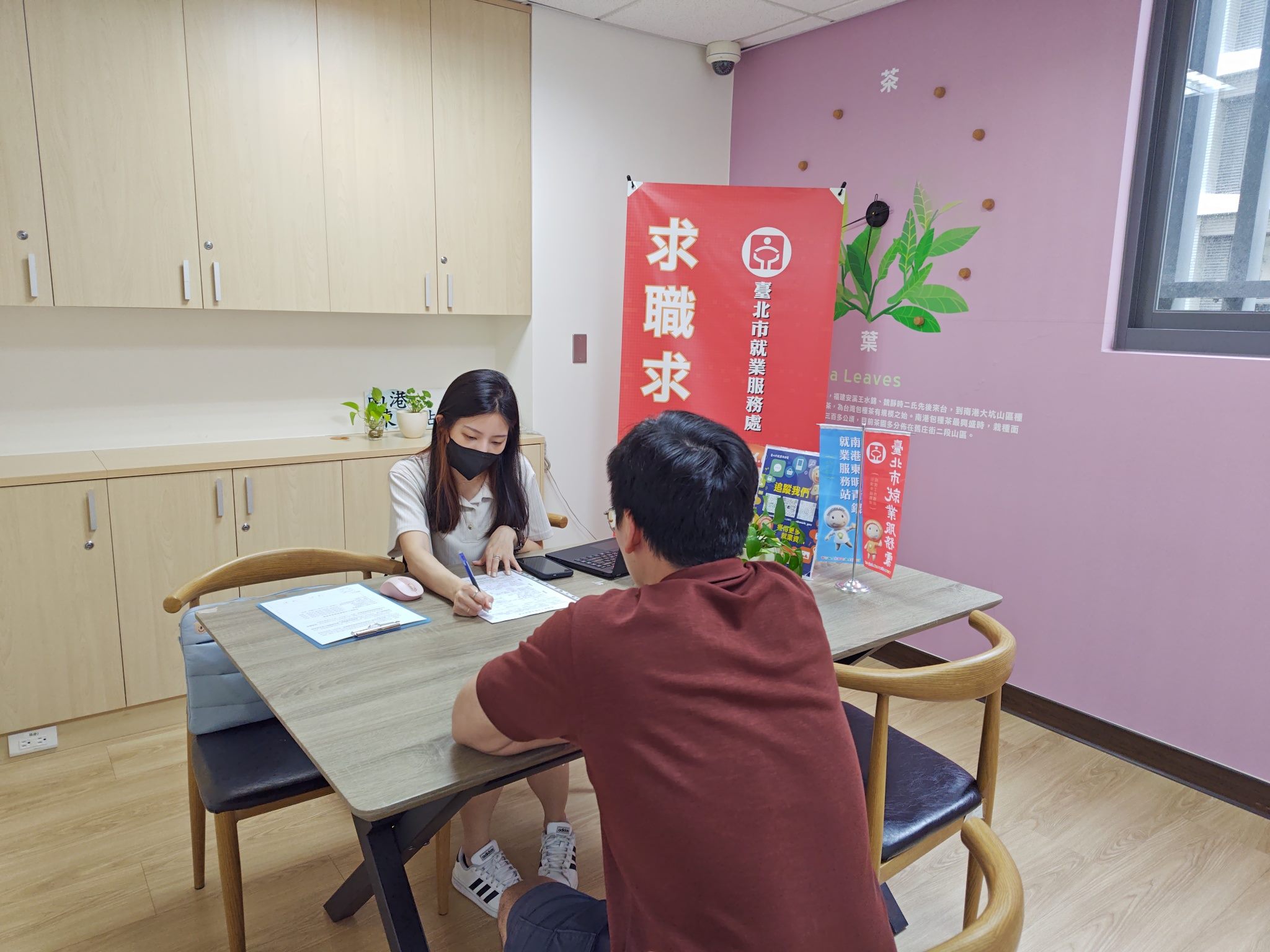 GAP起薪4萬、超商雙倍薪　北市千職缺連3天開放搶面試