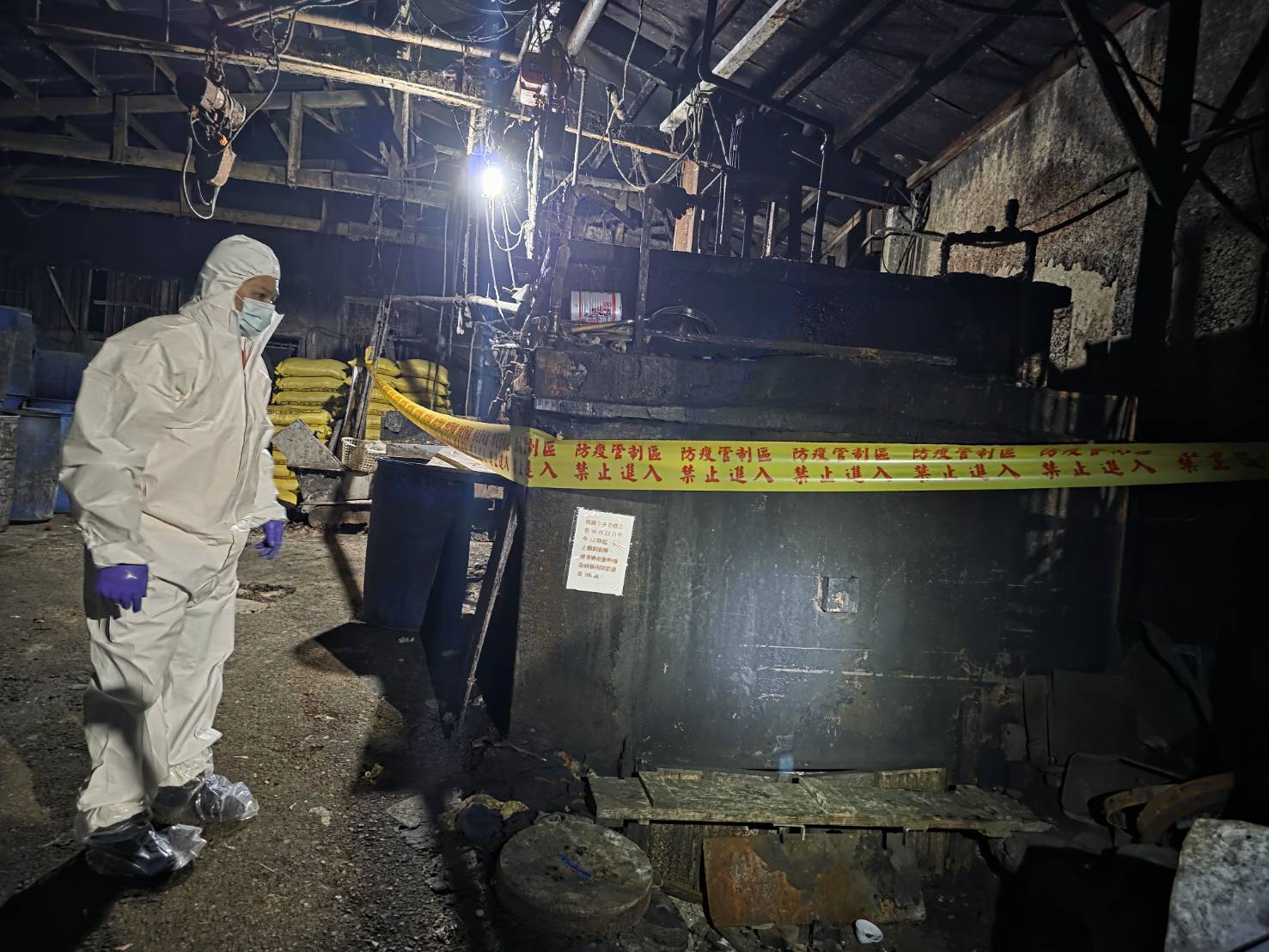 新北查獲養豬場餵飼廚餘 立即封鎖廚餘槽依法嚴懲 侯友宜強調 防疫不容許有僥倖心態 新北查獲養豬場餵飼廚餘 立即封鎖廚餘槽依法嚴懲 侯友宜強調 防疫不容許有僥倖心態
