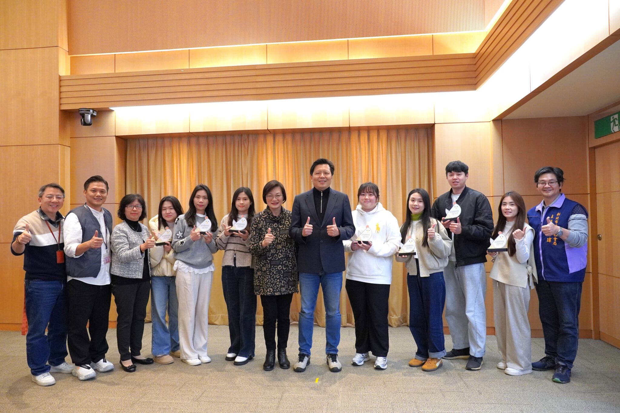 像母雞守護小雞 新北表揚40位高風險家庭守護者