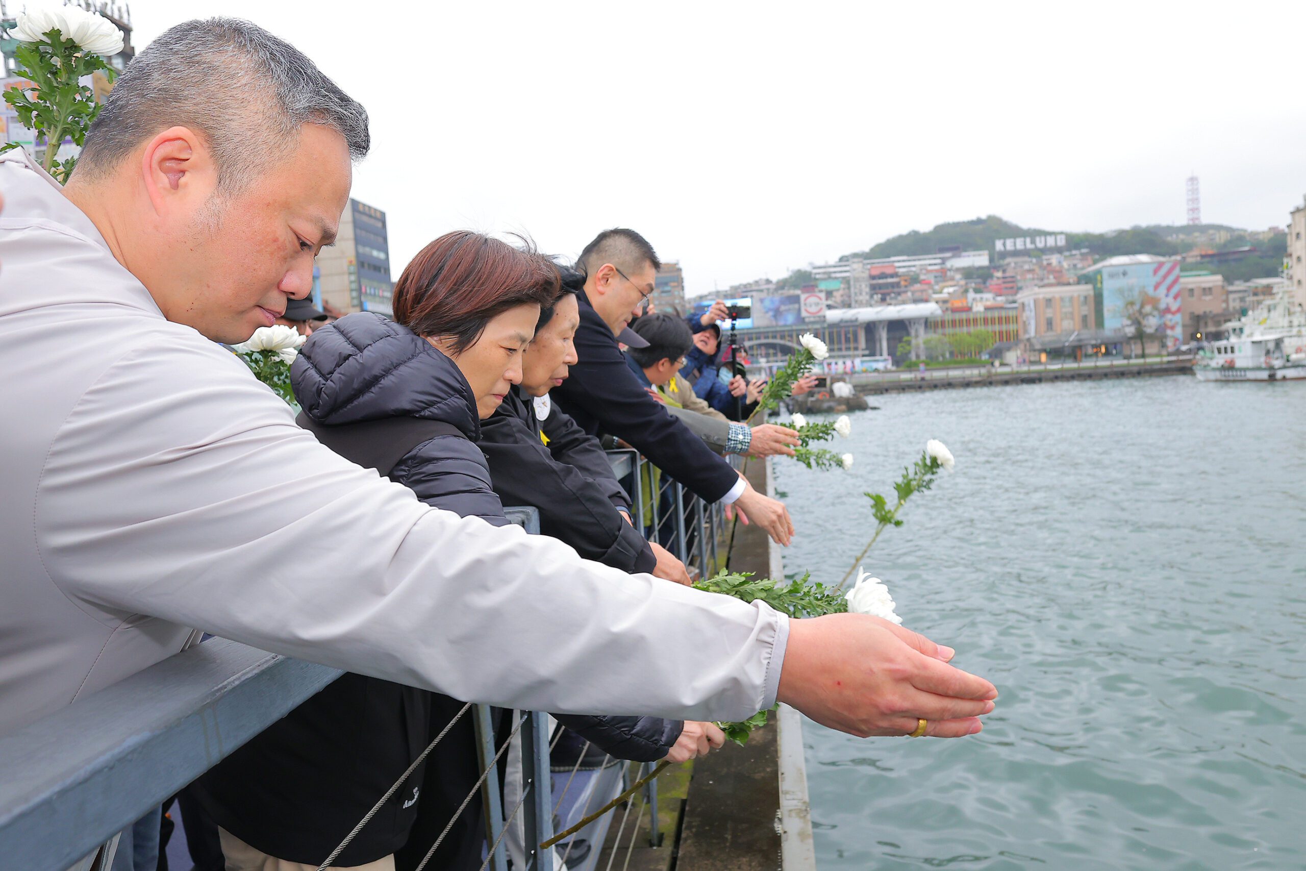 基隆港邊追思228　謝國樑籲勿重蹈覆轍　盼族群融合社會祥和